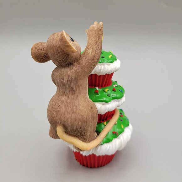 Charming Tails Merry Christmas Cupcake Figurine Holidays Seasonal Enesco - Picture 5 of 10